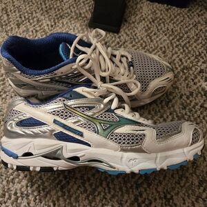 Womens Mizuno running shoes